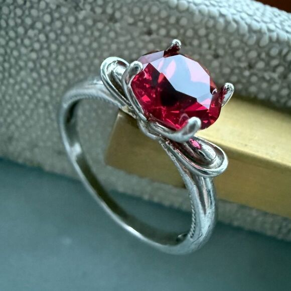 Silver Tone Statement Ring with Large Red Faceted Stone – Size 10 - Picture 14 of 17